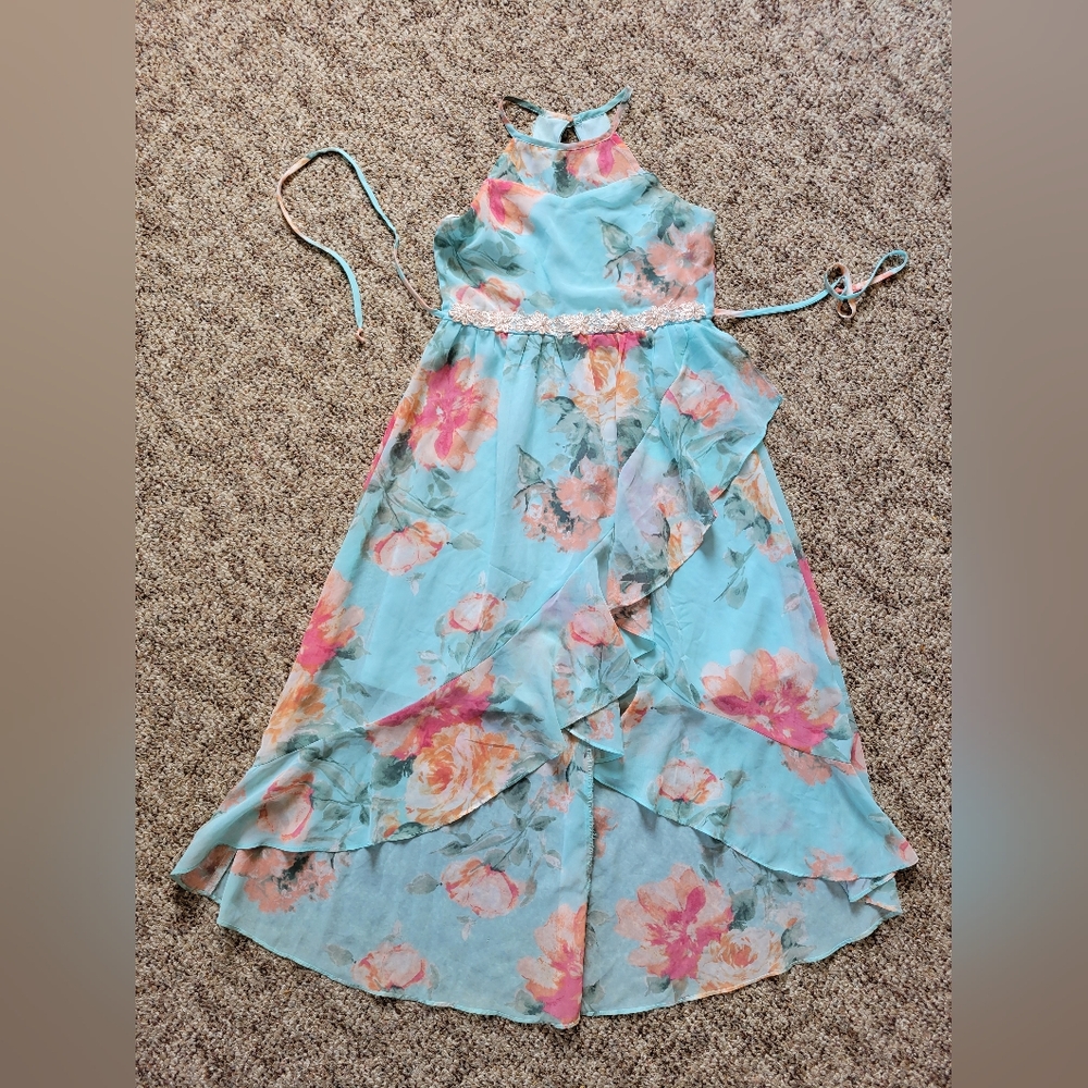 Girls size 14 flowy floral pattern dress